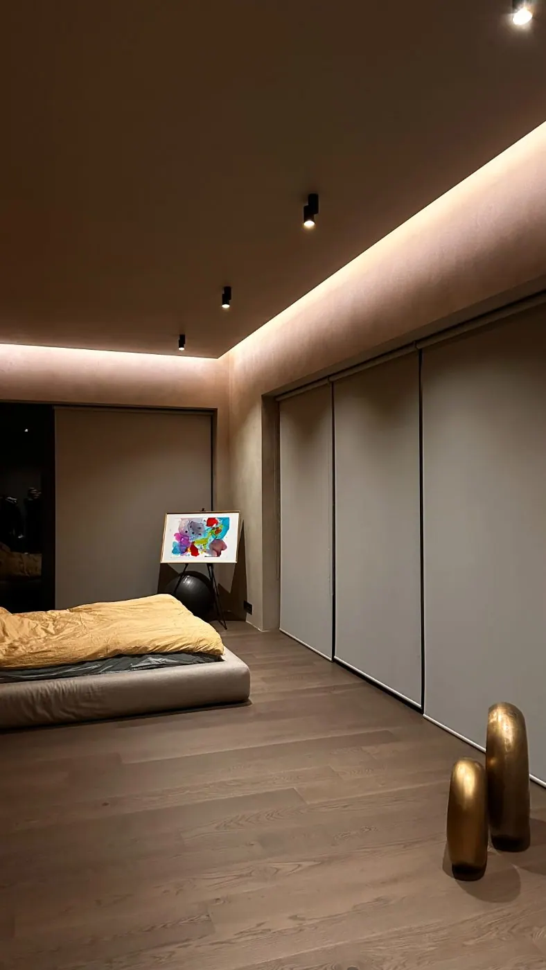 Bedroom — shadow gap between wall and ceiling