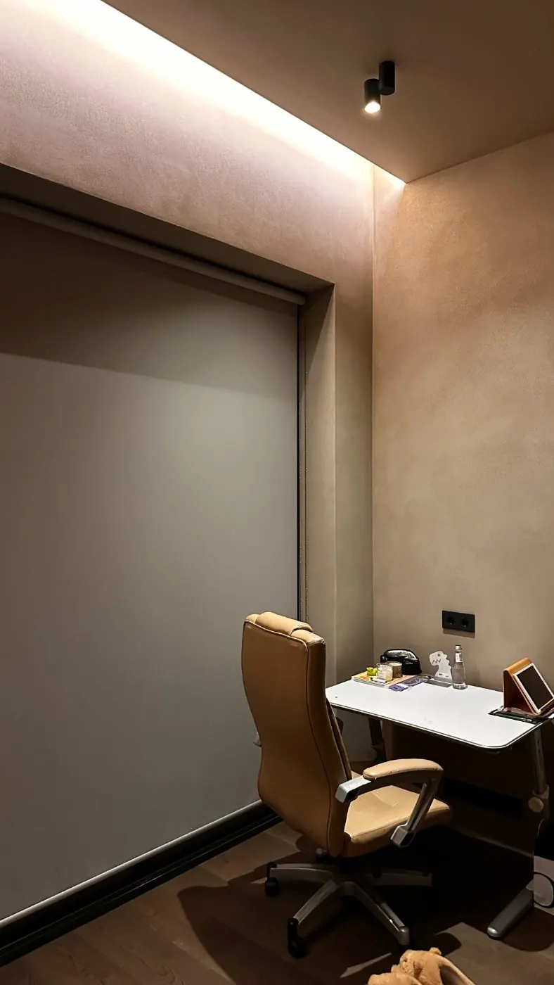 Study — precise wall-to-ceiling junction