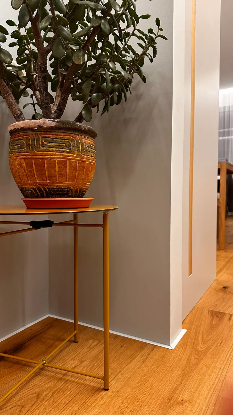 Recessed aluminium skirting — the wall meets the floor in a clean line