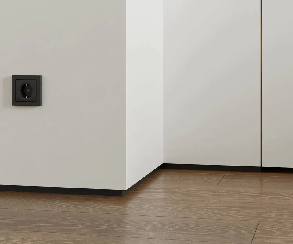 Flush skirting — wall and floor meet in one clean line